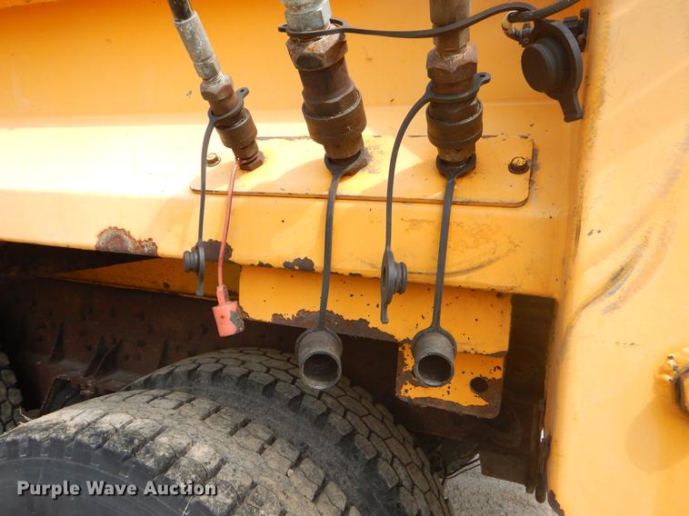 image for item EK9523 2002 International 2554 dump truck