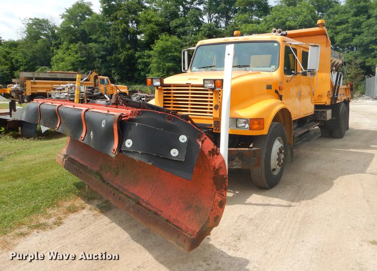image for item EK9524 2001 International 4900 Crew Cab dump truck