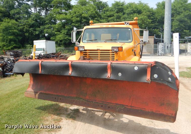 image for item EK9524 2001 International 4900 Crew Cab dump truck