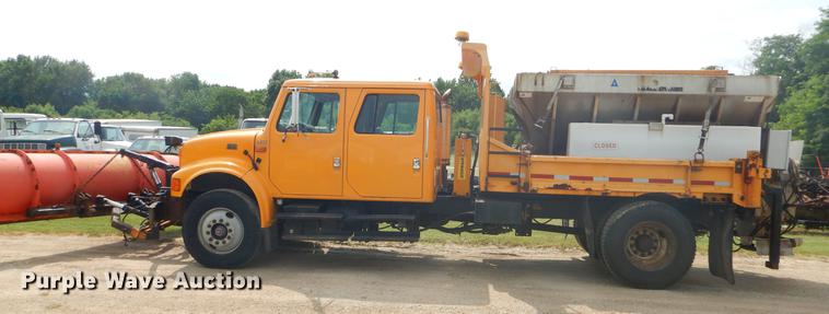 image for item EK9524 2001 International 4900 Crew Cab dump truck