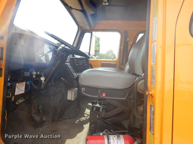 image for item EK9524 2001 International 4900 Crew Cab dump truck