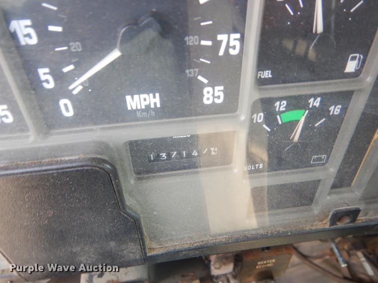 image for item EK9524 2001 International 4900 Crew Cab dump truck