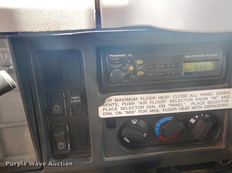 image for item EK9524 2001 International 4900 Crew Cab dump truck