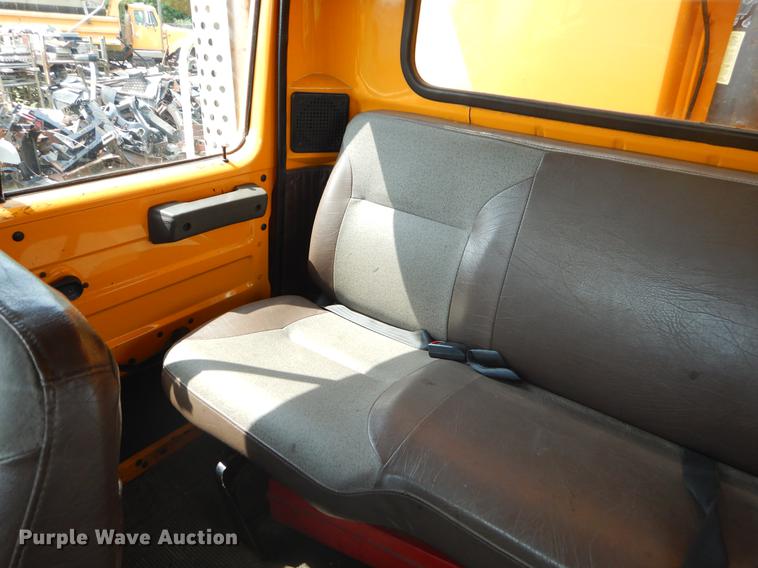 image for item EK9524 2001 International 4900 Crew Cab dump truck