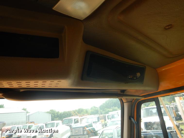 image for item EK9524 2001 International 4900 Crew Cab dump truck