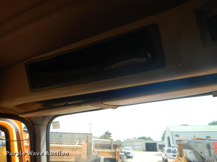 image for item EK9524 2001 International 4900 Crew Cab dump truck