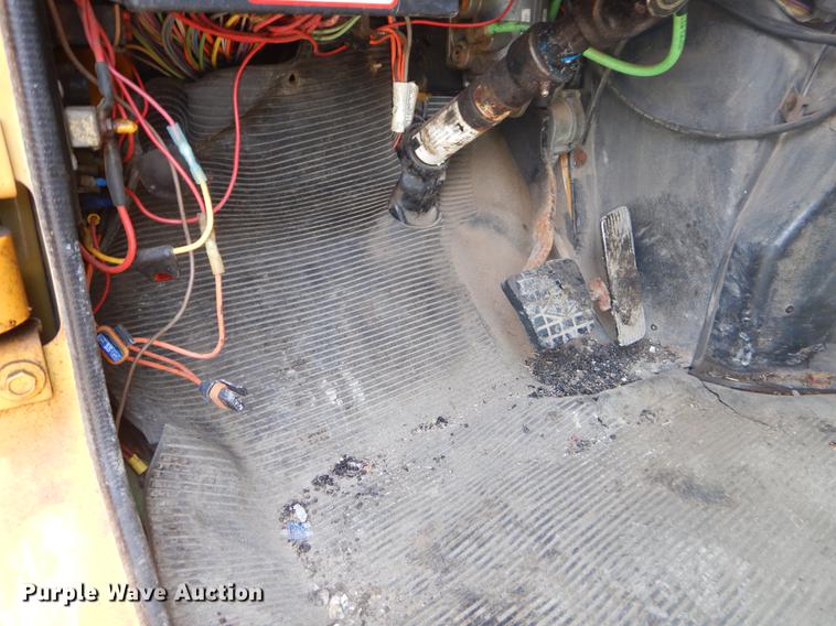 image for item EK9524 2001 International 4900 Crew Cab dump truck