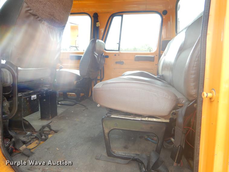 image for item EK9524 2001 International 4900 Crew Cab dump truck