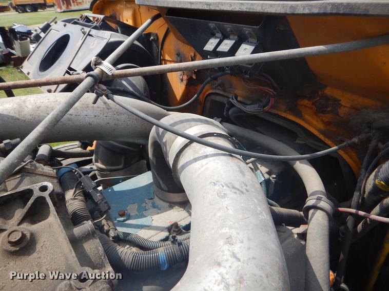 image for item EK9524 2001 International 4900 Crew Cab dump truck