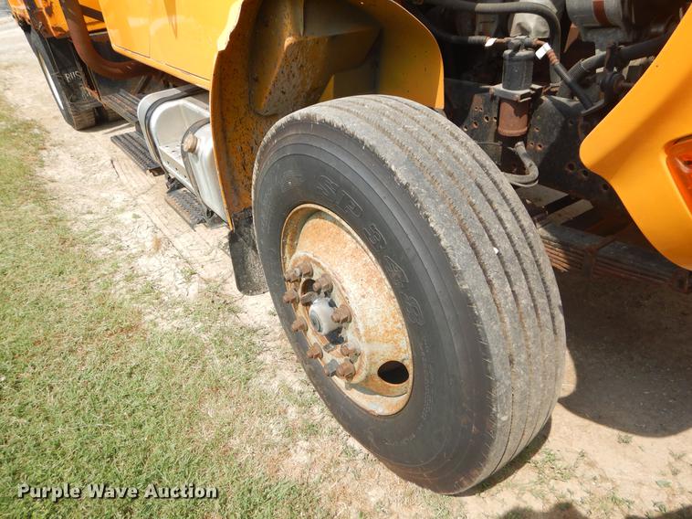 image for item EK9524 2001 International 4900 Crew Cab dump truck