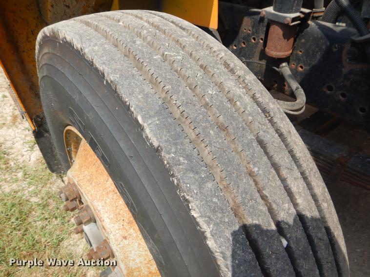 image for item EK9524 2001 International 4900 Crew Cab dump truck