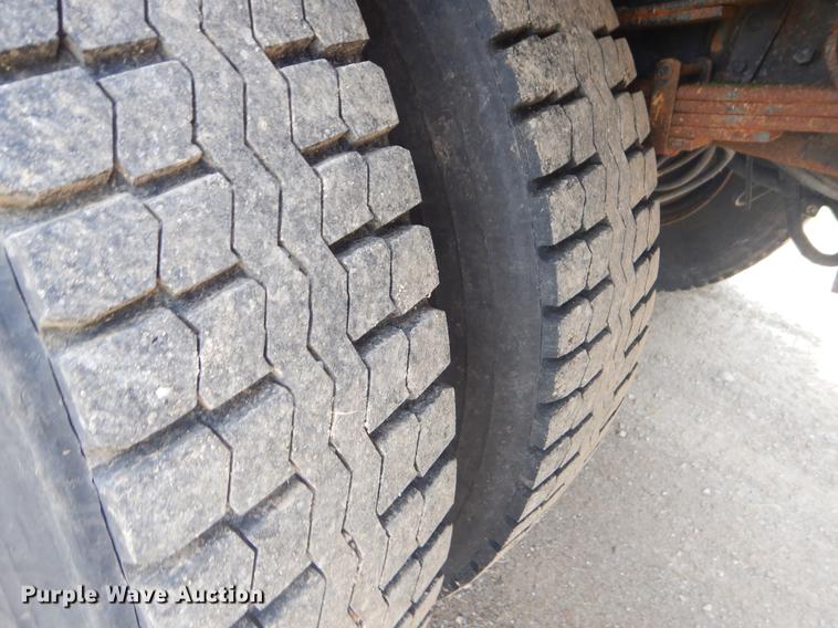 image for item EK9524 2001 International 4900 Crew Cab dump truck