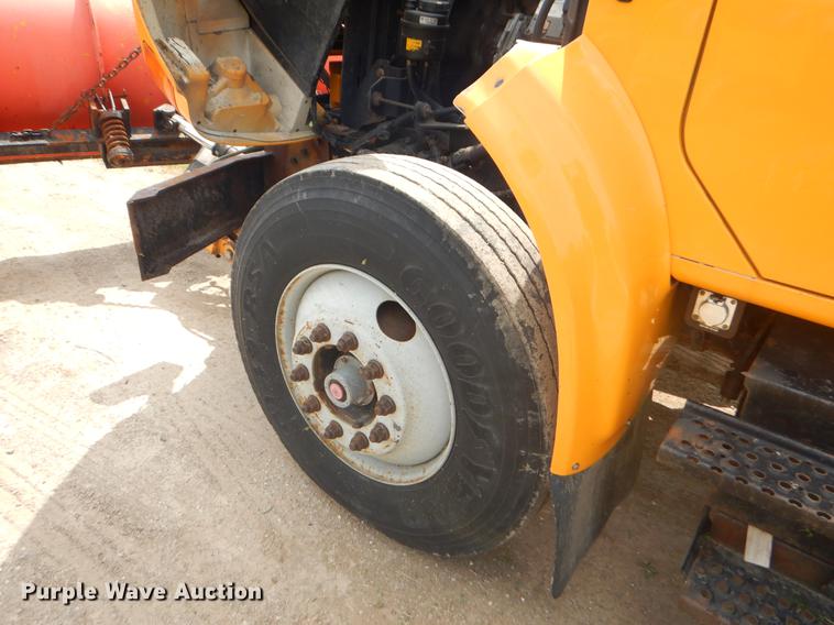 image for item EK9524 2001 International 4900 Crew Cab dump truck