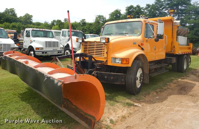 image for item EK9525 2001 International 4900 Crew Cab dump truck