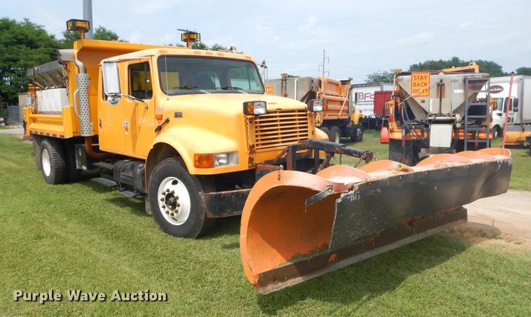 image for item EK9525 2001 International 4900 Crew Cab dump truck