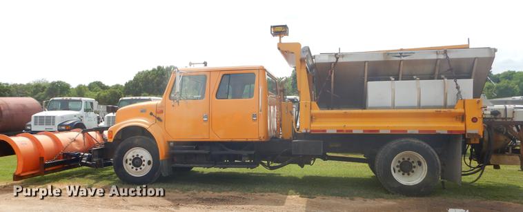 image for item EK9525 2001 International 4900 Crew Cab dump truck
