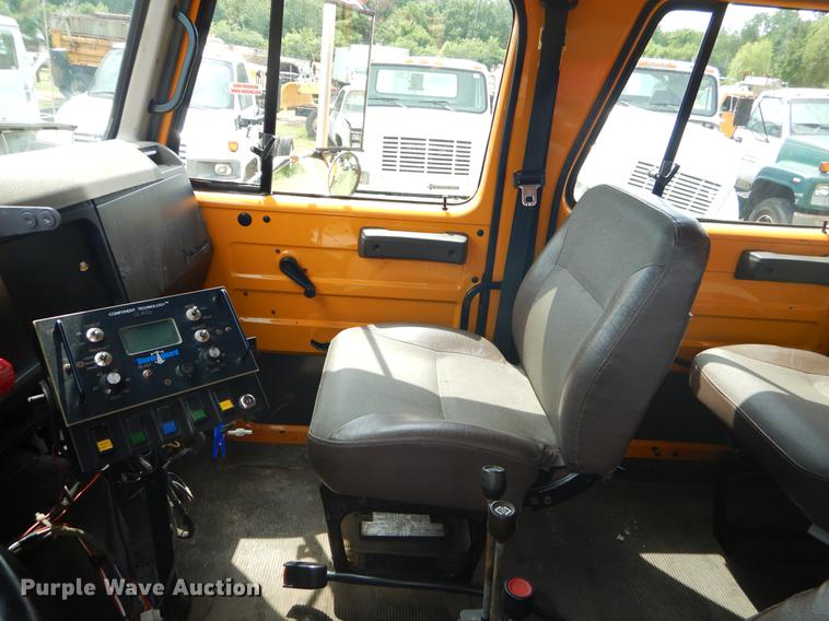 image for item EK9525 2001 International 4900 Crew Cab dump truck