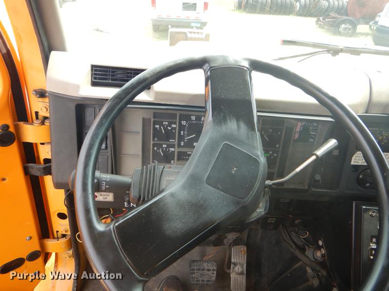 image for item EK9525 2001 International 4900 Crew Cab dump truck