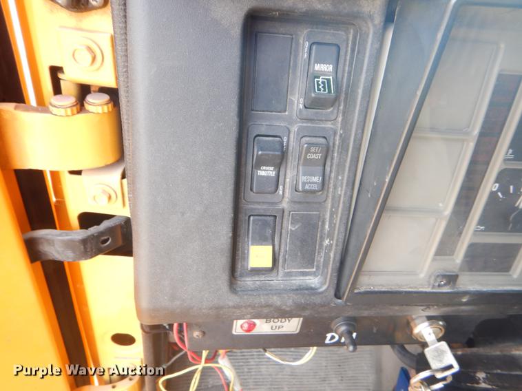 image for item EK9525 2001 International 4900 Crew Cab dump truck