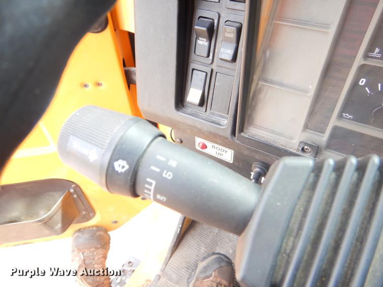 image for item EK9525 2001 International 4900 Crew Cab dump truck