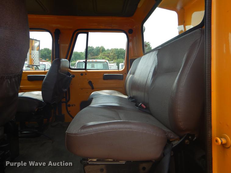 image for item EK9525 2001 International 4900 Crew Cab dump truck