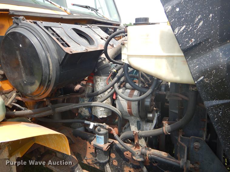 image for item EK9525 2001 International 4900 Crew Cab dump truck