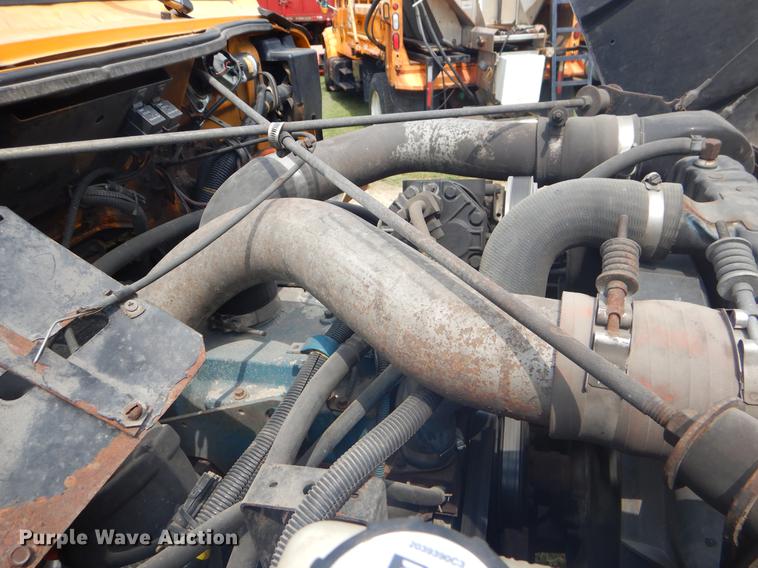 image for item EK9525 2001 International 4900 Crew Cab dump truck