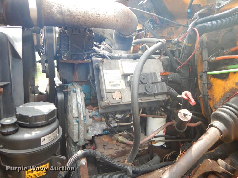 image for item EK9525 2001 International 4900 Crew Cab dump truck