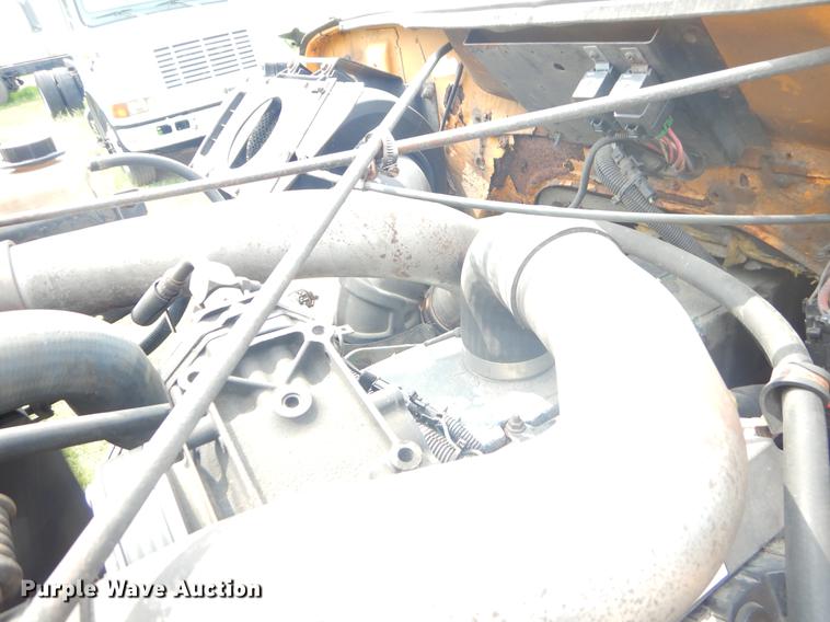 image for item EK9525 2001 International 4900 Crew Cab dump truck