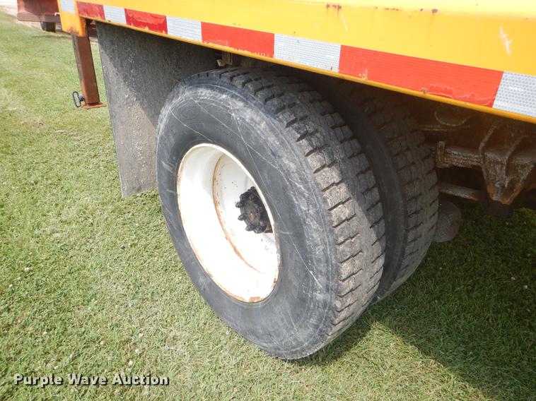 image for item EK9525 2001 International 4900 Crew Cab dump truck