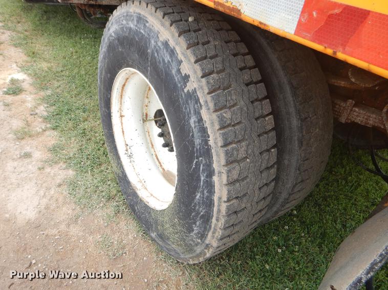 image for item EK9525 2001 International 4900 Crew Cab dump truck