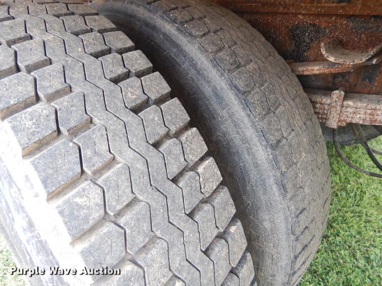 image for item EK9525 2001 International 4900 Crew Cab dump truck