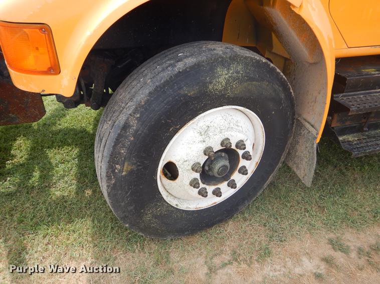 image for item EK9525 2001 International 4900 Crew Cab dump truck