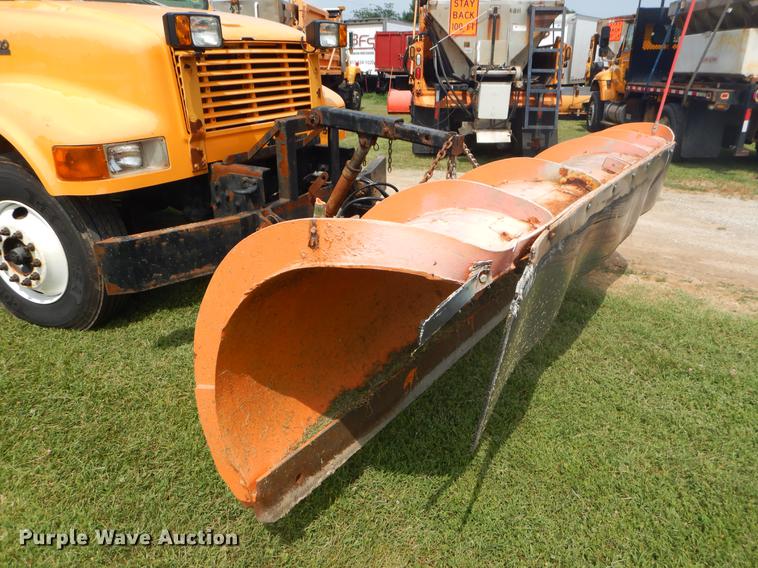 image for item EK9525 2001 International 4900 Crew Cab dump truck