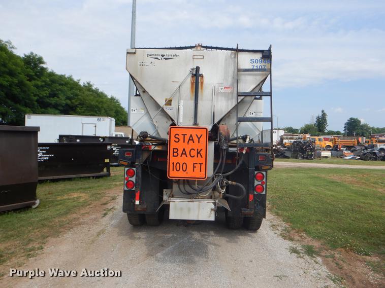 image for item EK9526 2003 International 7400 flatbed truck