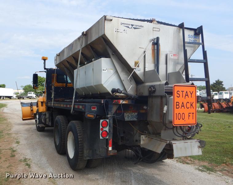 image for item EK9526 2003 International 7400 flatbed truck