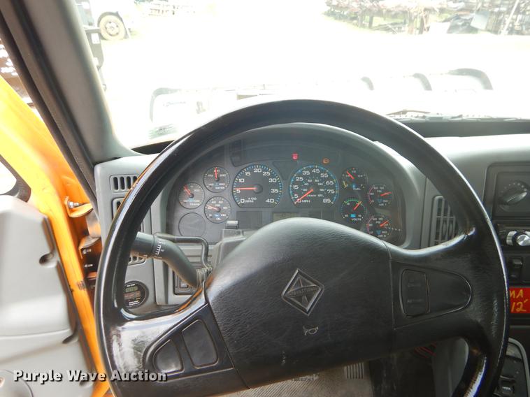 image for item EK9526 2003 International 7400 flatbed truck