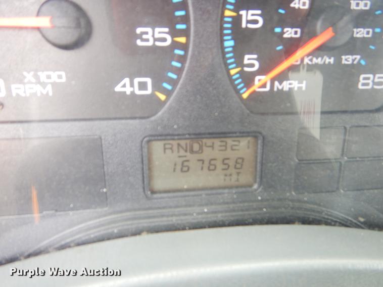 image for item EK9526 2003 International 7400 flatbed truck