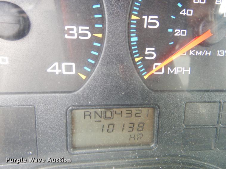 image for item EK9526 2003 International 7400 flatbed truck