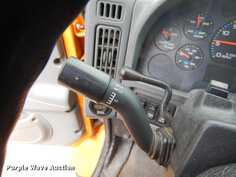 image for item EK9526 2003 International 7400 flatbed truck