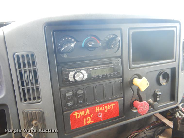 image for item EK9526 2003 International 7400 flatbed truck