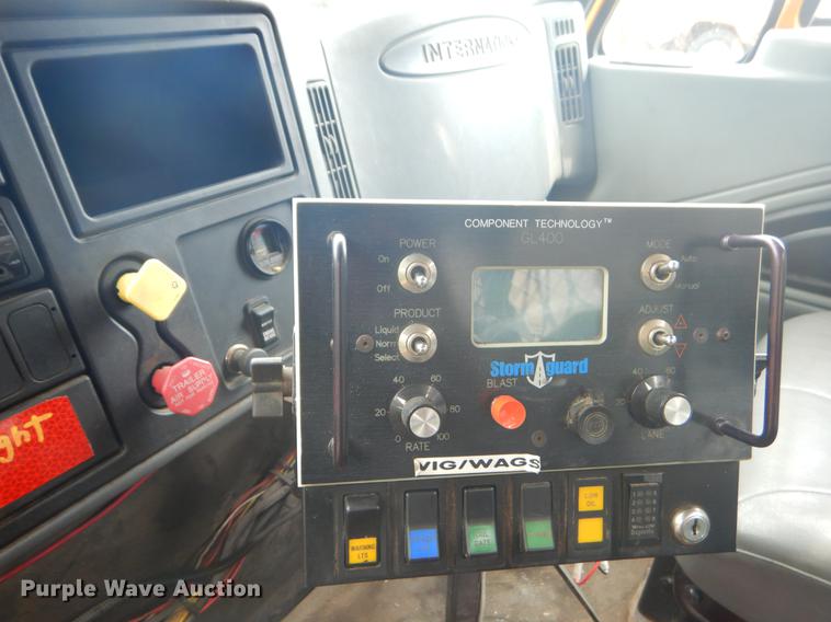 image for item EK9526 2003 International 7400 flatbed truck