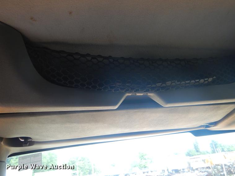 image for item EK9526 2003 International 7400 flatbed truck