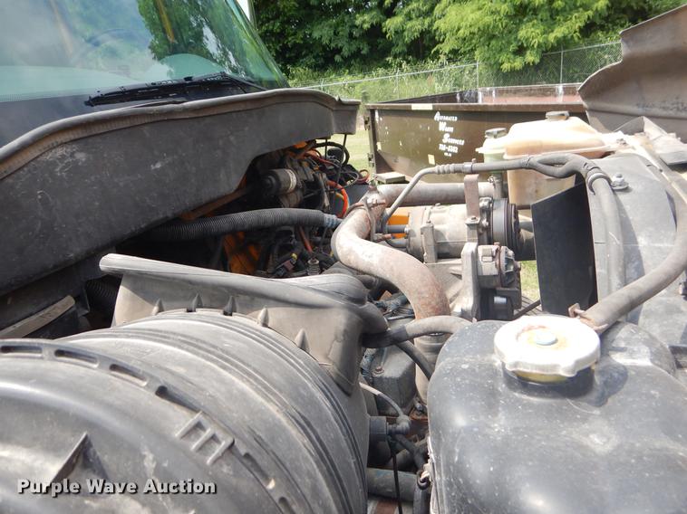 image for item EK9526 2003 International 7400 flatbed truck