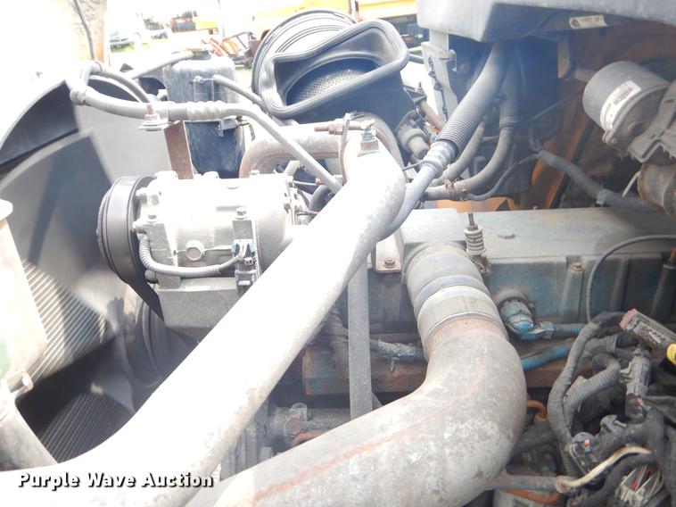 image for item EK9526 2003 International 7400 flatbed truck