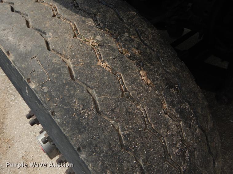 image for item EK9526 2003 International 7400 flatbed truck