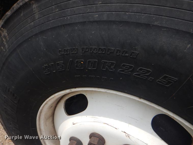 image for item EK9526 2003 International 7400 flatbed truck