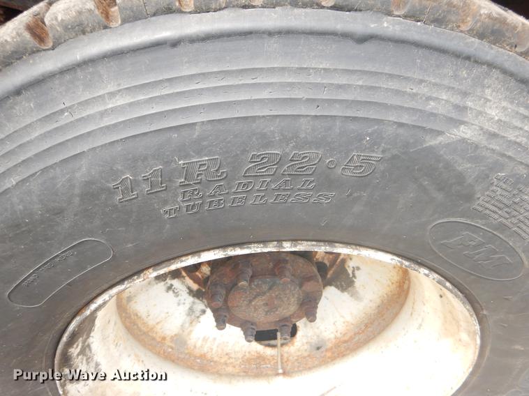 image for item EK9526 2003 International 7400 flatbed truck