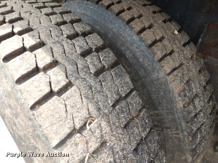 image for item EK9526 2003 International 7400 flatbed truck