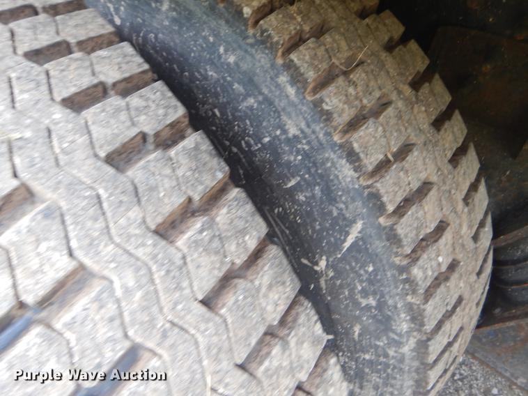 image for item EK9526 2003 International 7400 flatbed truck